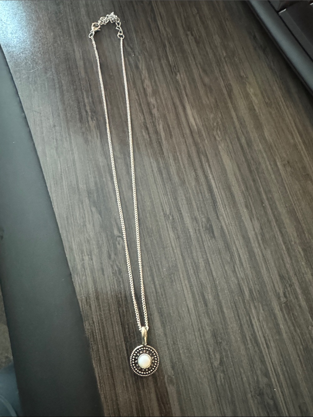 Silver-tone Pearl Pendant Necklace - Classic Women's Jewelry